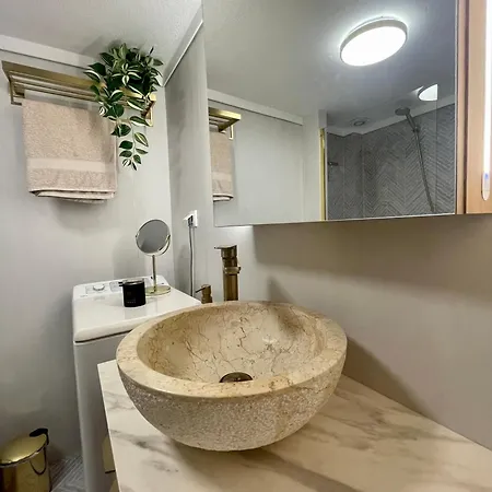 Fterna Family Perea - 2 Bedrooms, Balcony, Near & Airport 아파트 *