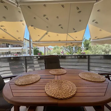 Fterna Family Perea - 2 Bedrooms, Balcony, Near & Airport 아파트 *