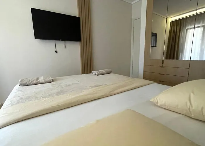 Fterna Family Perea - 2 Bedrooms, Balcony, Near & Airport Peraía