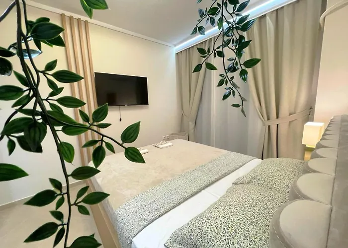 Апартаменты Fterna Family Perea - 2 Bedrooms, Balcony, Near & Airport Переа